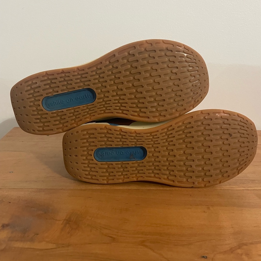 While On Earth Move Athletic Sneakers - Picture 8 of 10